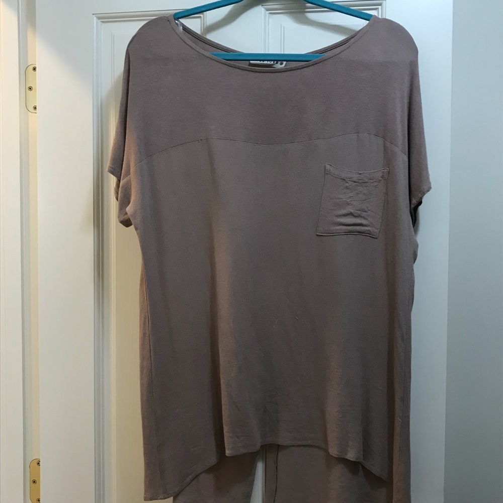 Mauve pink flowy top with buttons down the back